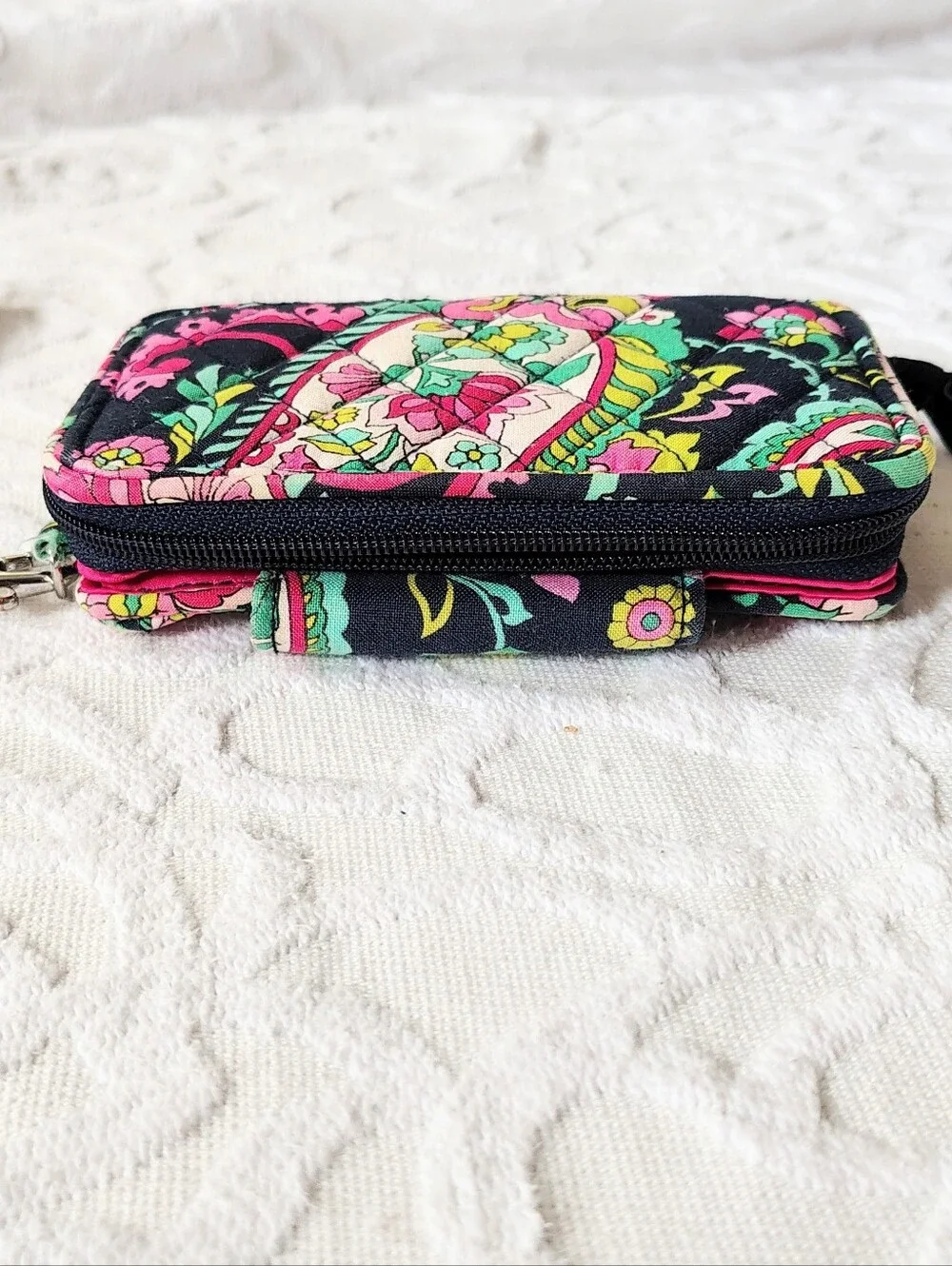 Vera Bradley Petal Paisley Smart Phone Wristlet Vintage Retired